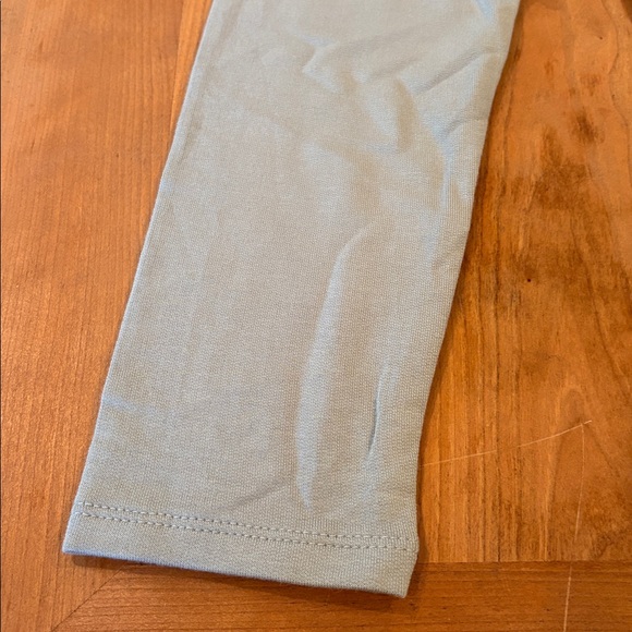 Amazon Essentials Women's size Medium light Green Hoodie T-shirt NEW - Picture 3 of 3